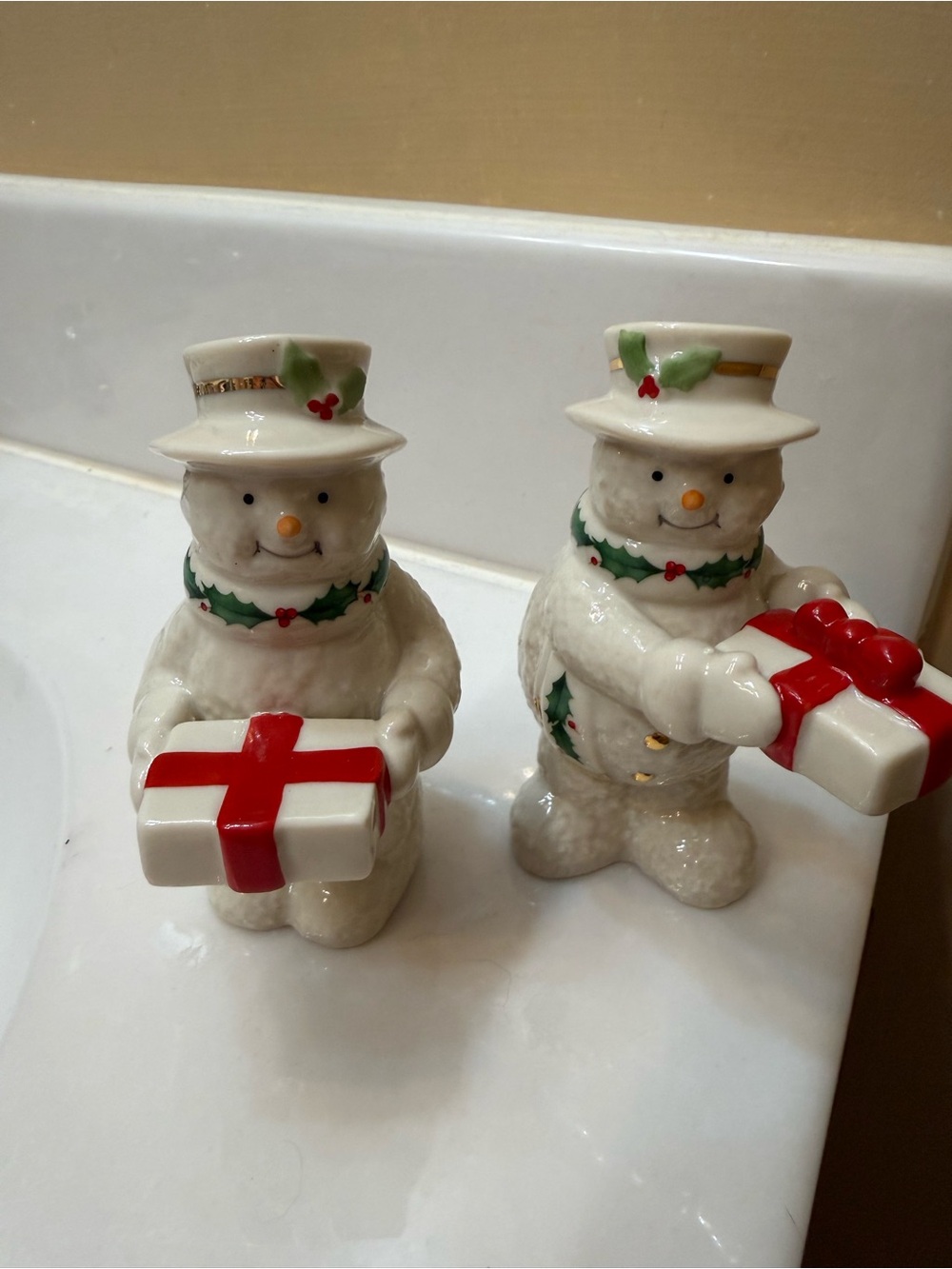 Lenox White Ceramic Snowman Pair with Red Gift Accents